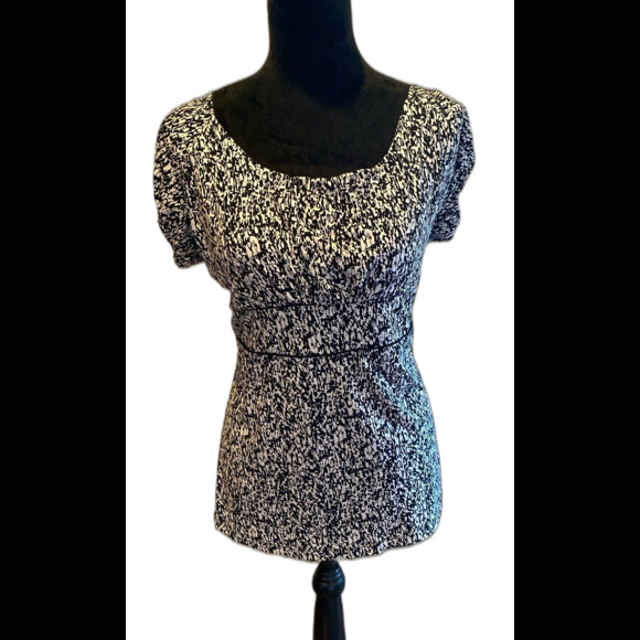 Off Shoulder or on Blouse Sz Large Black & White Pattern Fitted Waist + Stretch - Picture 1 of 9